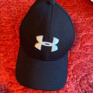 Black underarmour hat